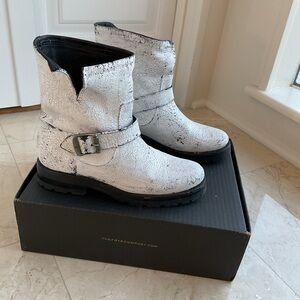 Frye women’s Natalie Lug Short boot